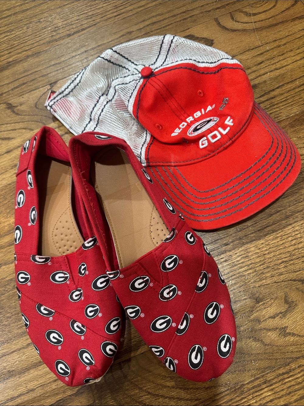 ❤️University of Georgia Red Logo Flats + Georgia Golf Red Cap🐶